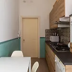 Guesthost - Comfy Garbatella Apartament