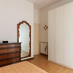 Guesthost - Comfy Garbatella Apartament *
