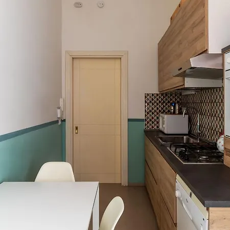 Guesthost - Comfy Garbatella アパート