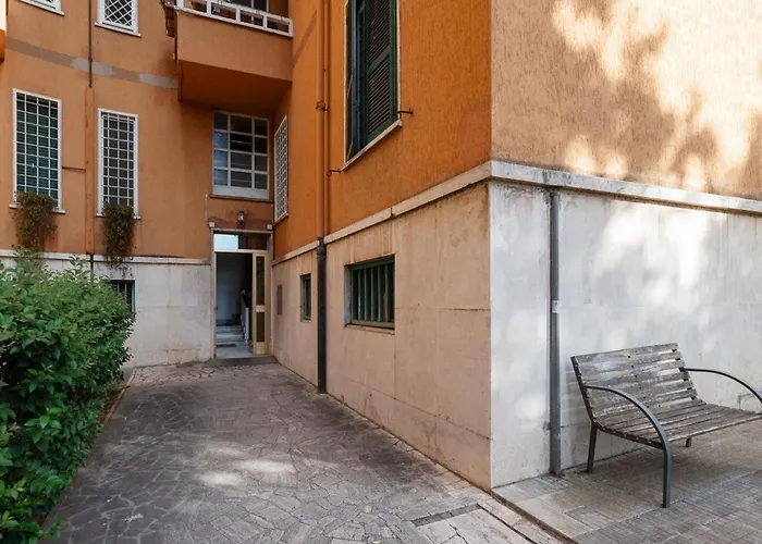 Guesthost - Comfy Garbatella Apartment